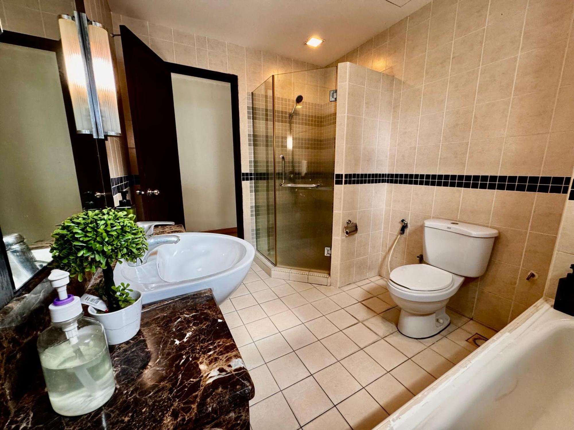 1211 Seri Bukit Ceylon Klcc 5 Minutes To Alor Street Pavilion Bukit Bintang 2r2b 8pax Kuala Lumpur